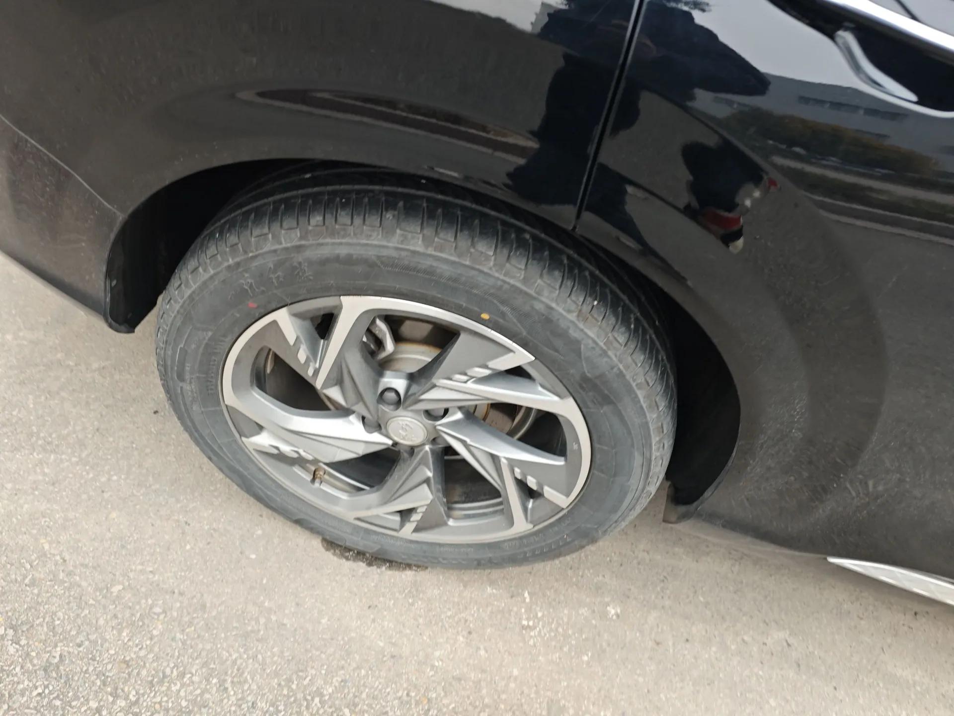 Hongqi HS3 PHEV 2024 PHEV 115km Jingwei Edition — миниатюра 10