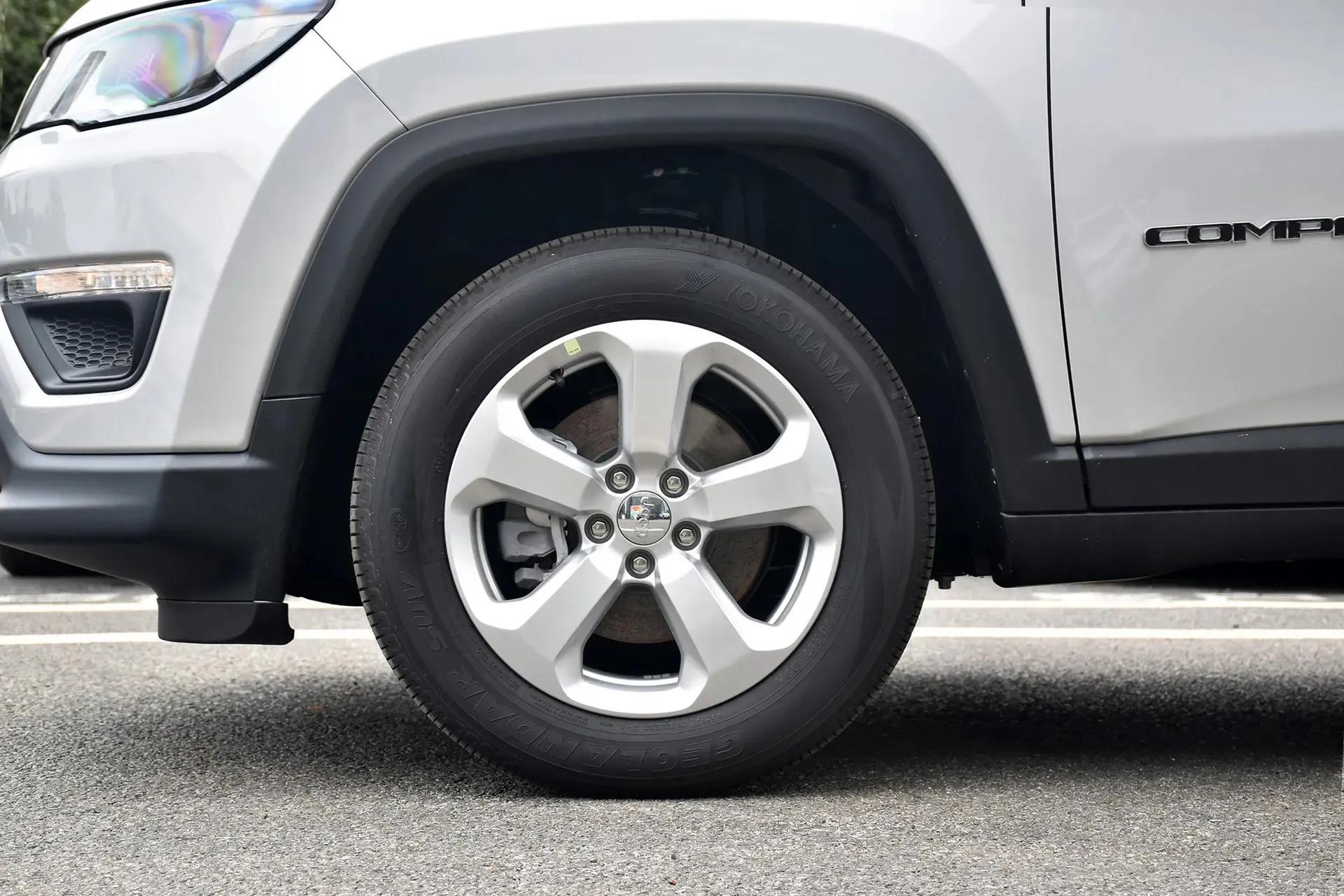 Jeep Compass 2017 200T Automatic Family Edition — миниатюра 10