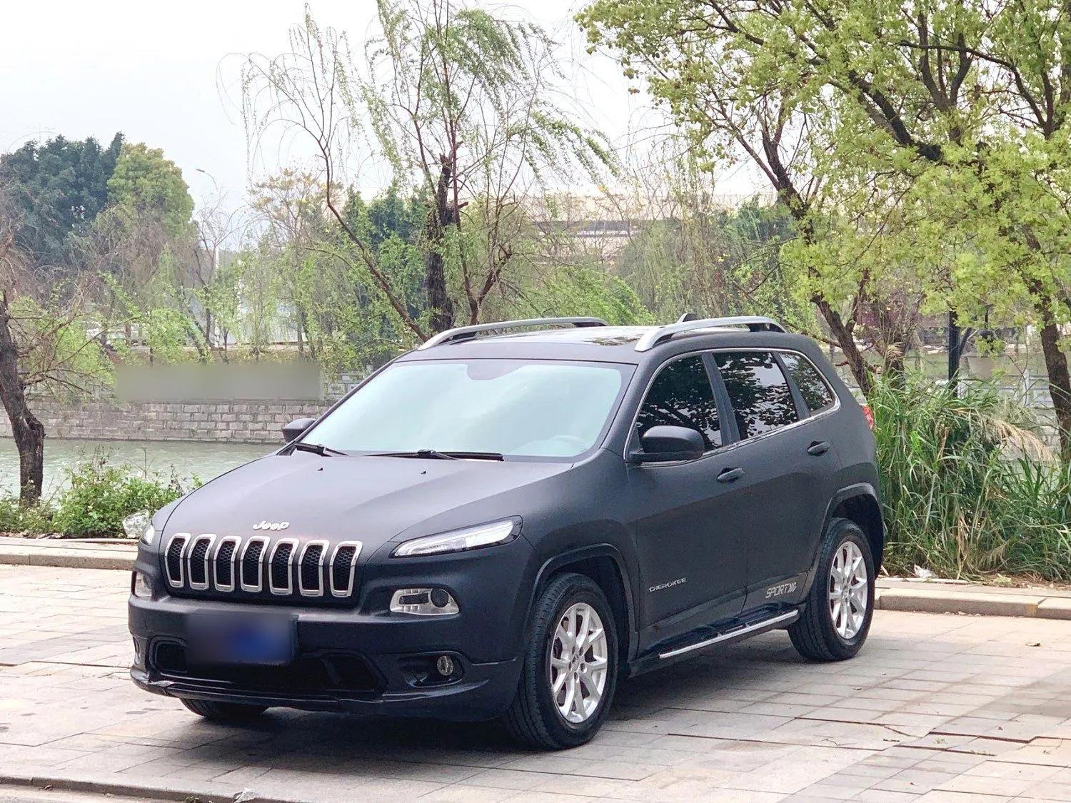 Jeep Cherokee 2016 2.4L Leading Edition — миниатюра 4