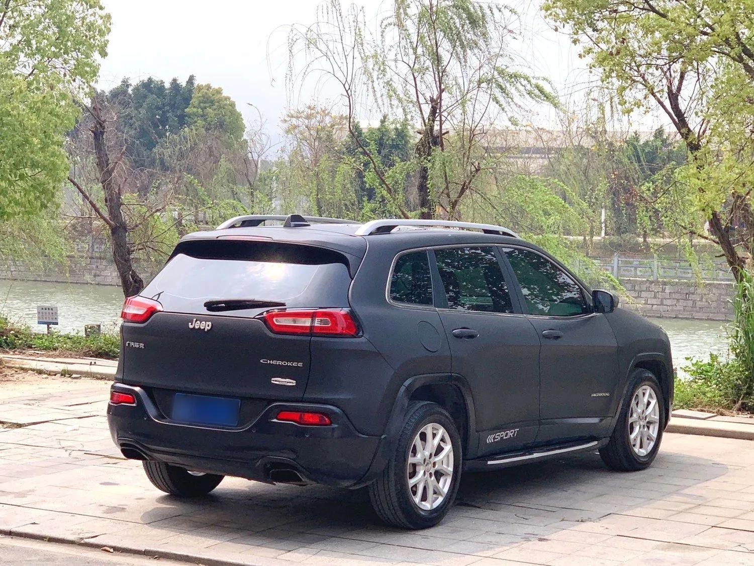 Jeep Cherokee 2016 2.4L Leading Edition — миниатюра 5