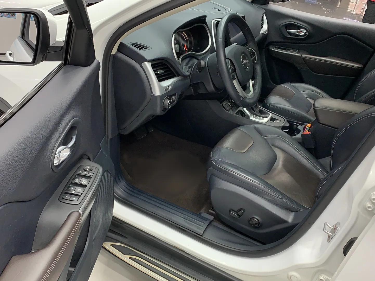 Jeep Cherokee 2017 2.4L Leading Edition — миниатюра 17
