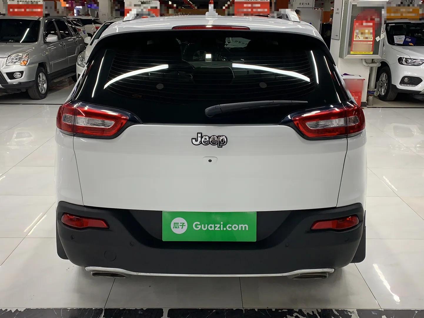 Jeep Cherokee 2017 2.4L Leading Edition — миниатюра 6