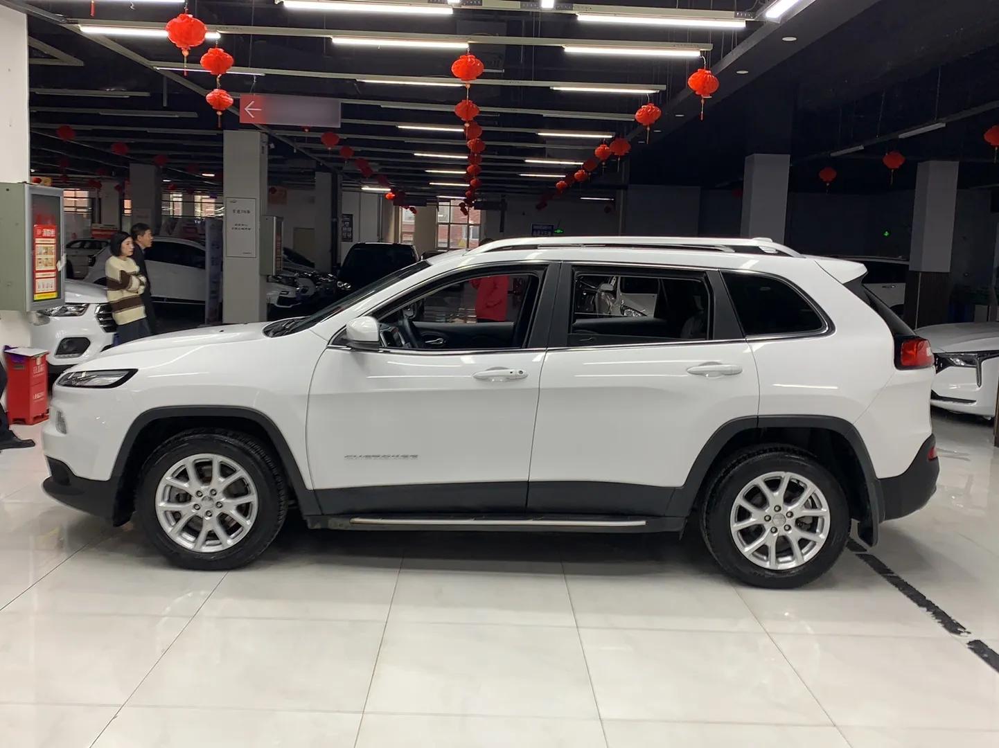 Jeep Cherokee 2017 2.4L Leading Edition — миниатюра 7
