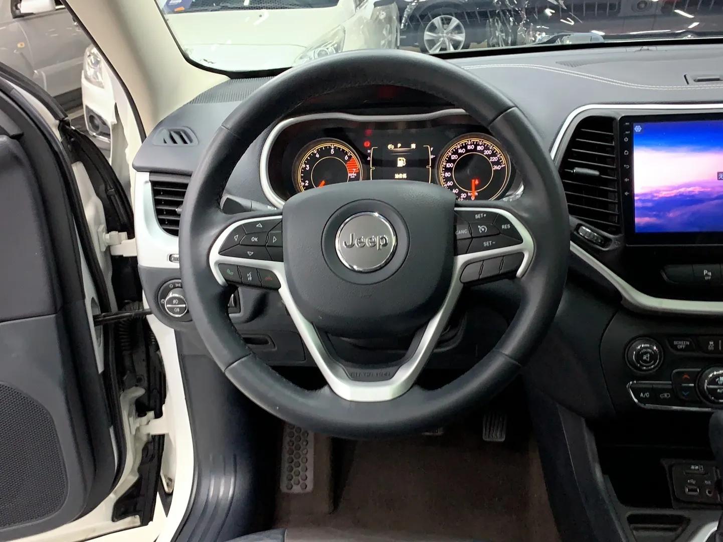 Jeep Cherokee 2017 2.4L Leading Edition — миниатюра 10