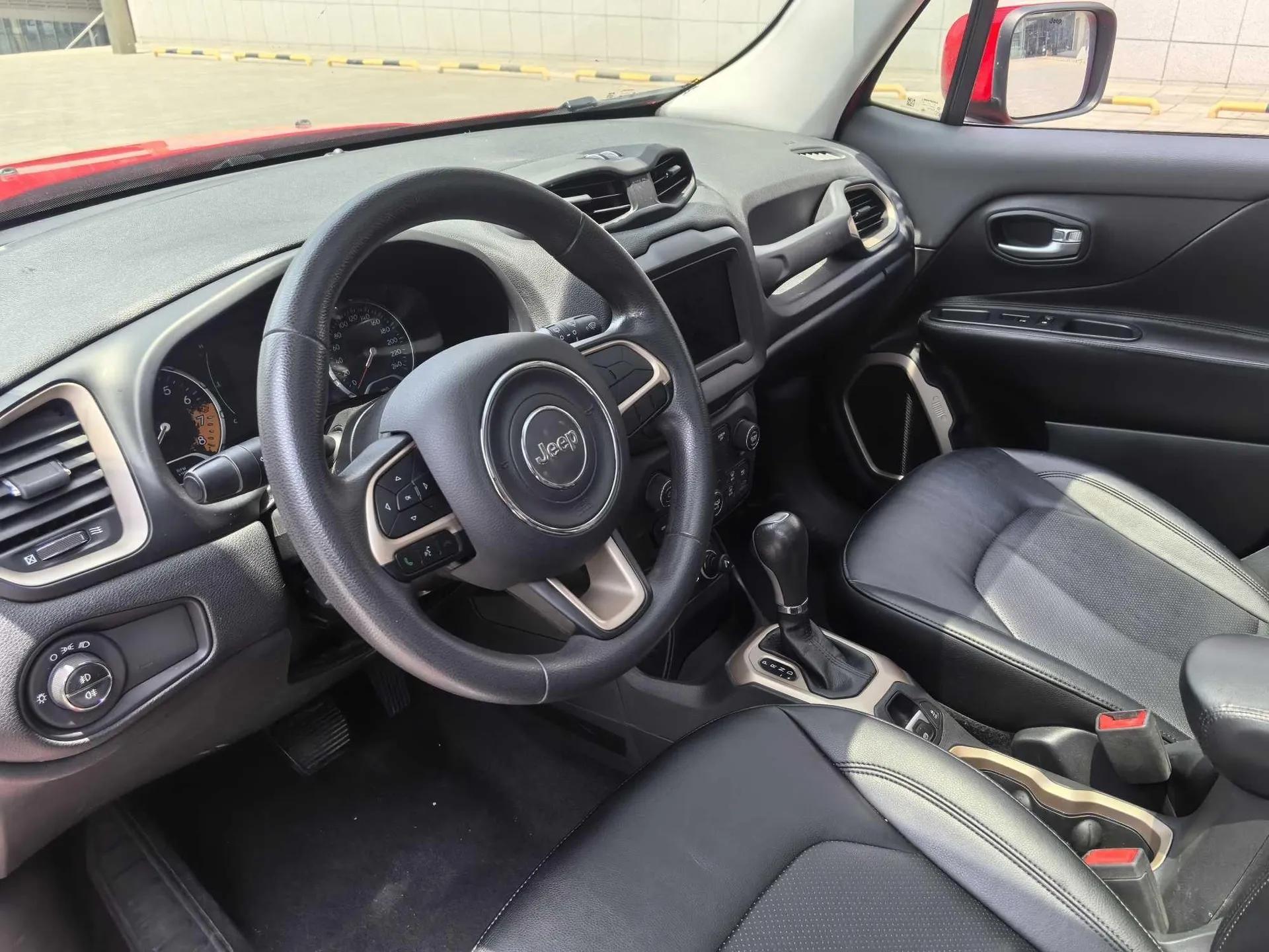 Jeep Renegade 2018 Connected Large Screen Version 180TS Automatic High-Energy Edition — миниатюра 13