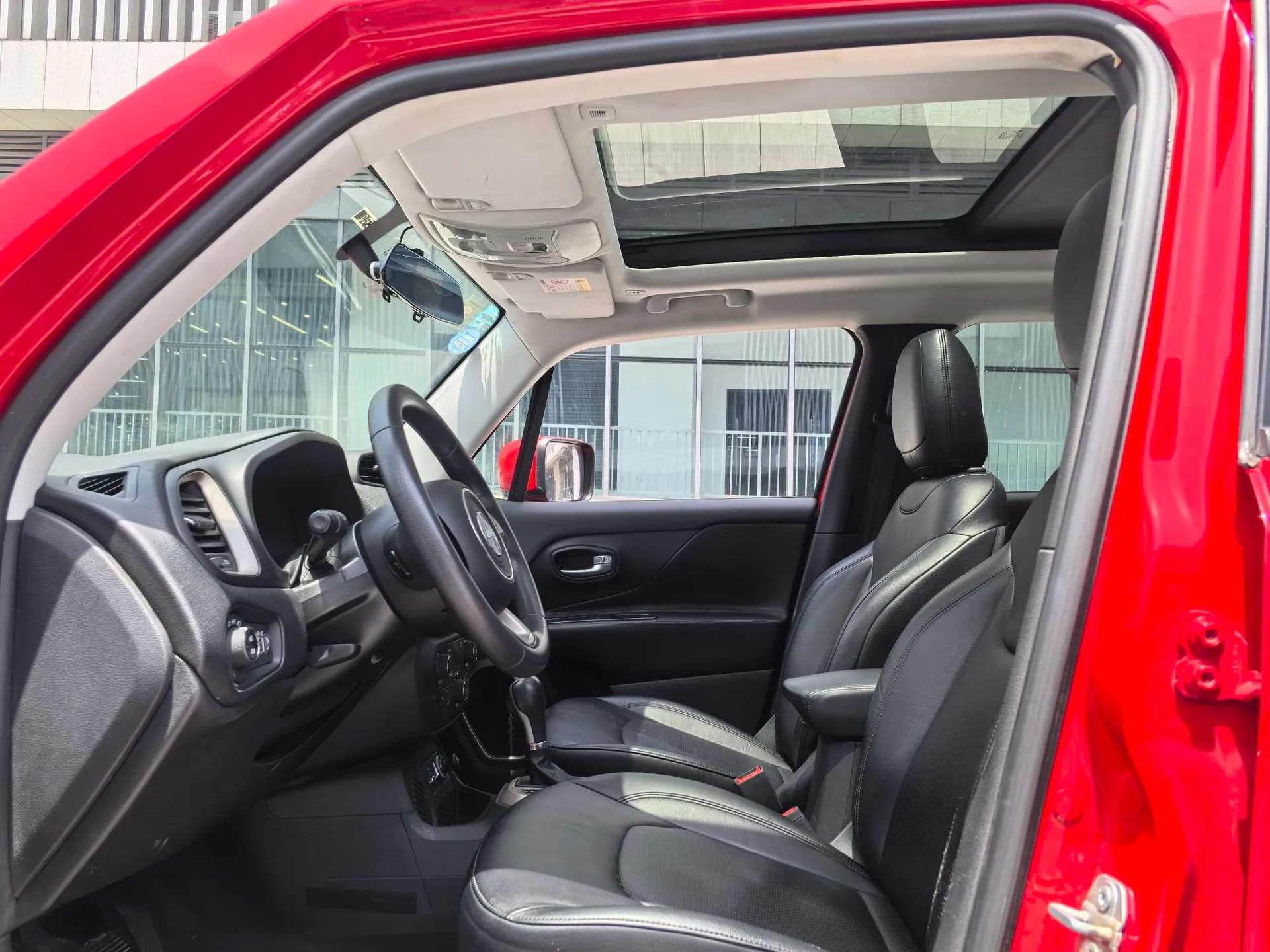 Jeep Renegade 2018 Connected Large Screen Version 180TS Automatic High-Energy Edition — миниатюра 17