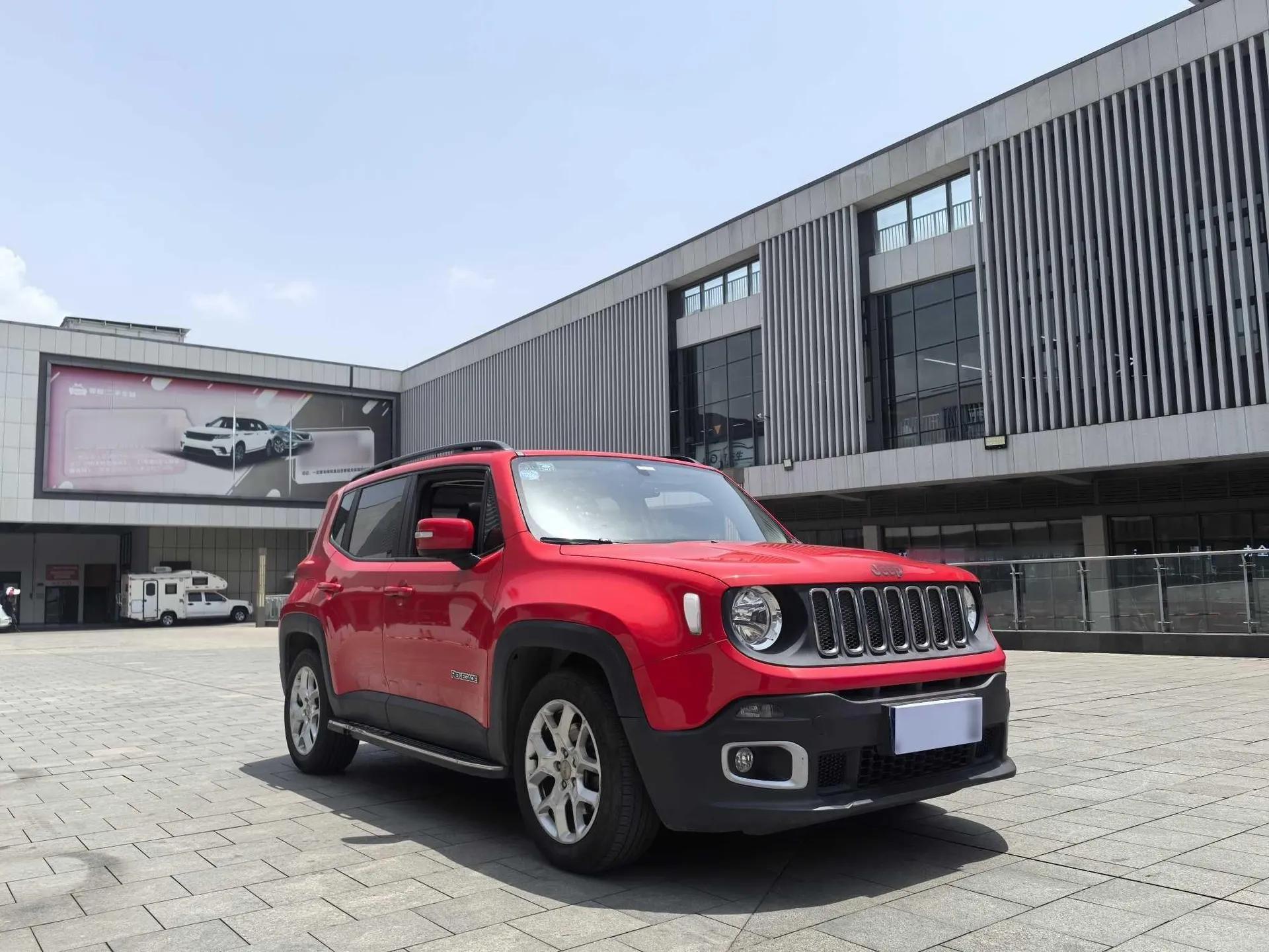 Jeep Renegade 2018 Connected Large Screen Version 180TS Automatic High-Energy Edition — миниатюра 3