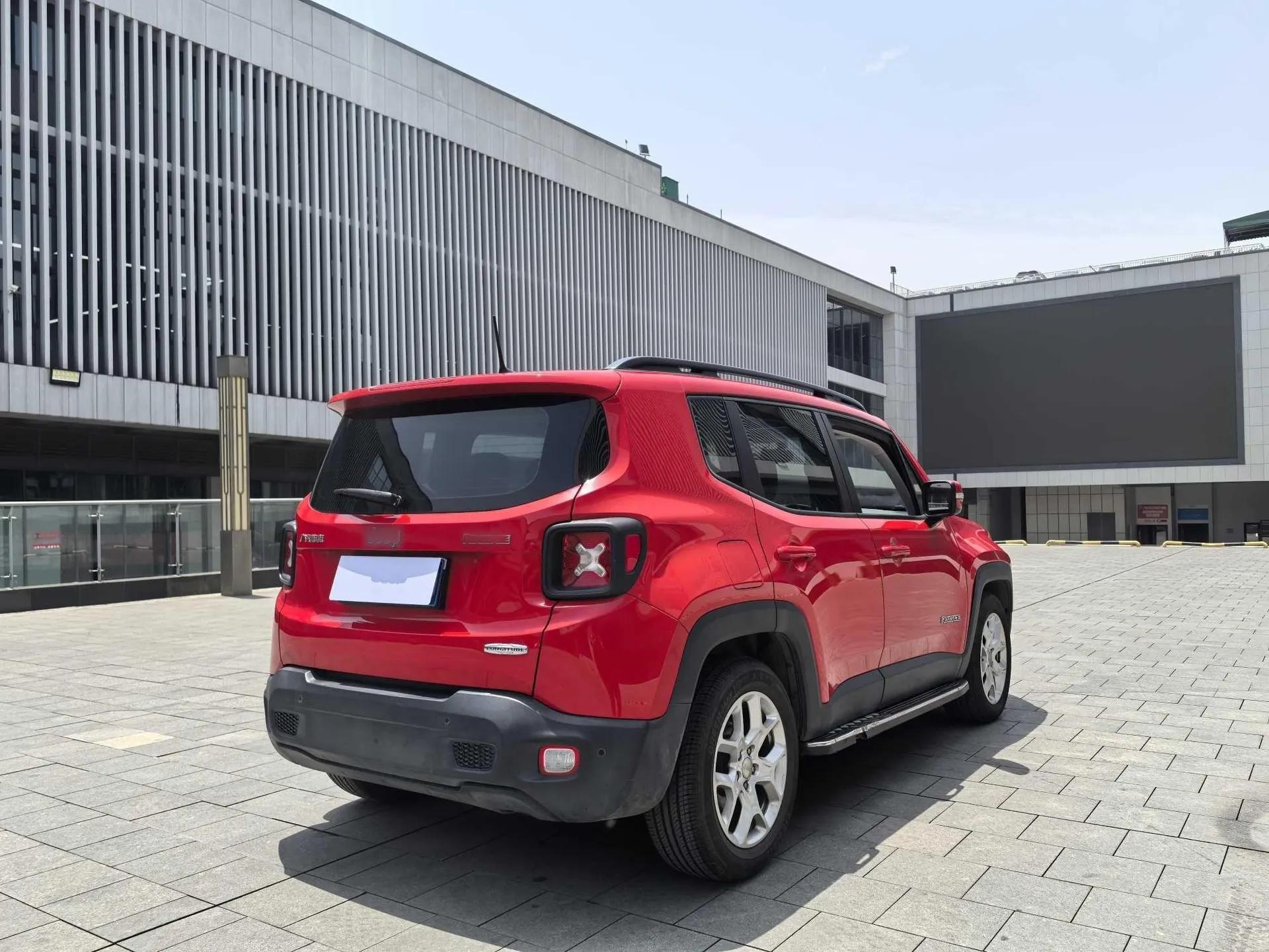 Jeep Renegade 2018 Connected Large Screen Version 180TS Automatic High-Energy Edition — миниатюра 7