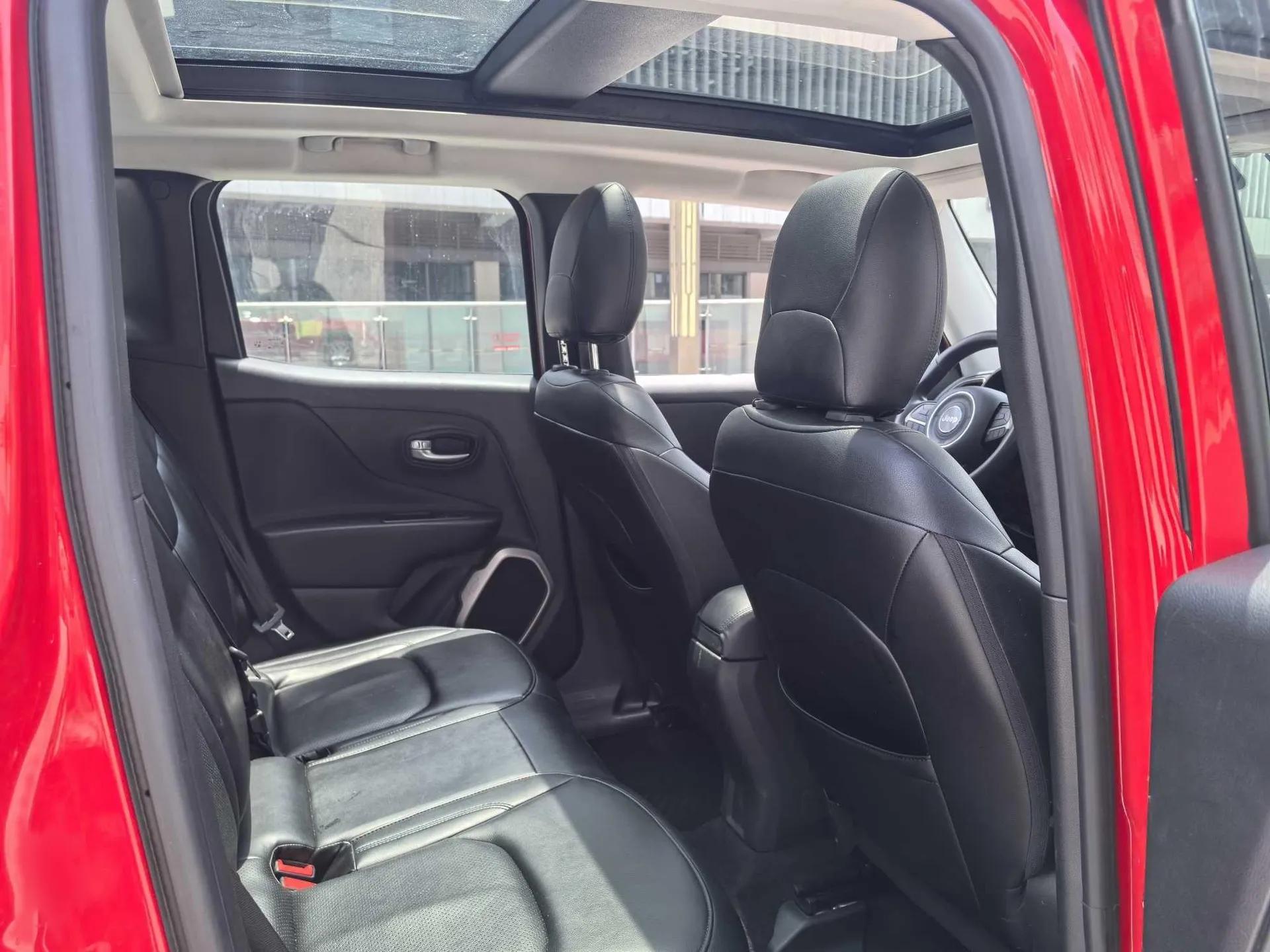 Jeep Renegade 2018 Connected Large Screen Version 180TS Automatic High-Energy Edition — миниатюра 10
