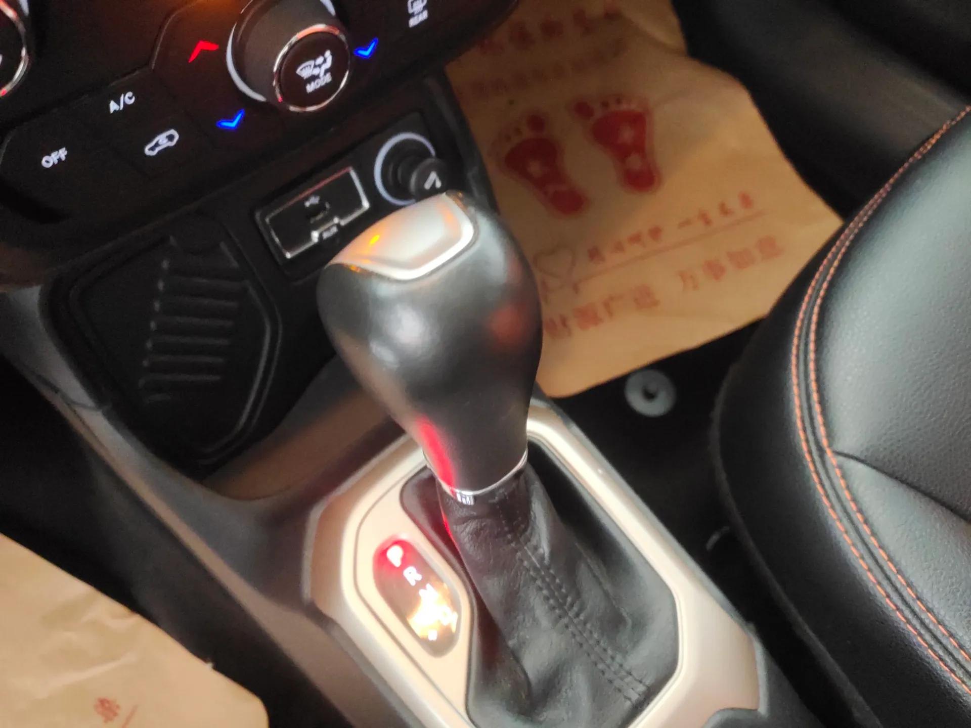 Jeep Renegade 2018 Connected Large Screen Version 180T Automatic Jingneng Version — миниатюра 17
