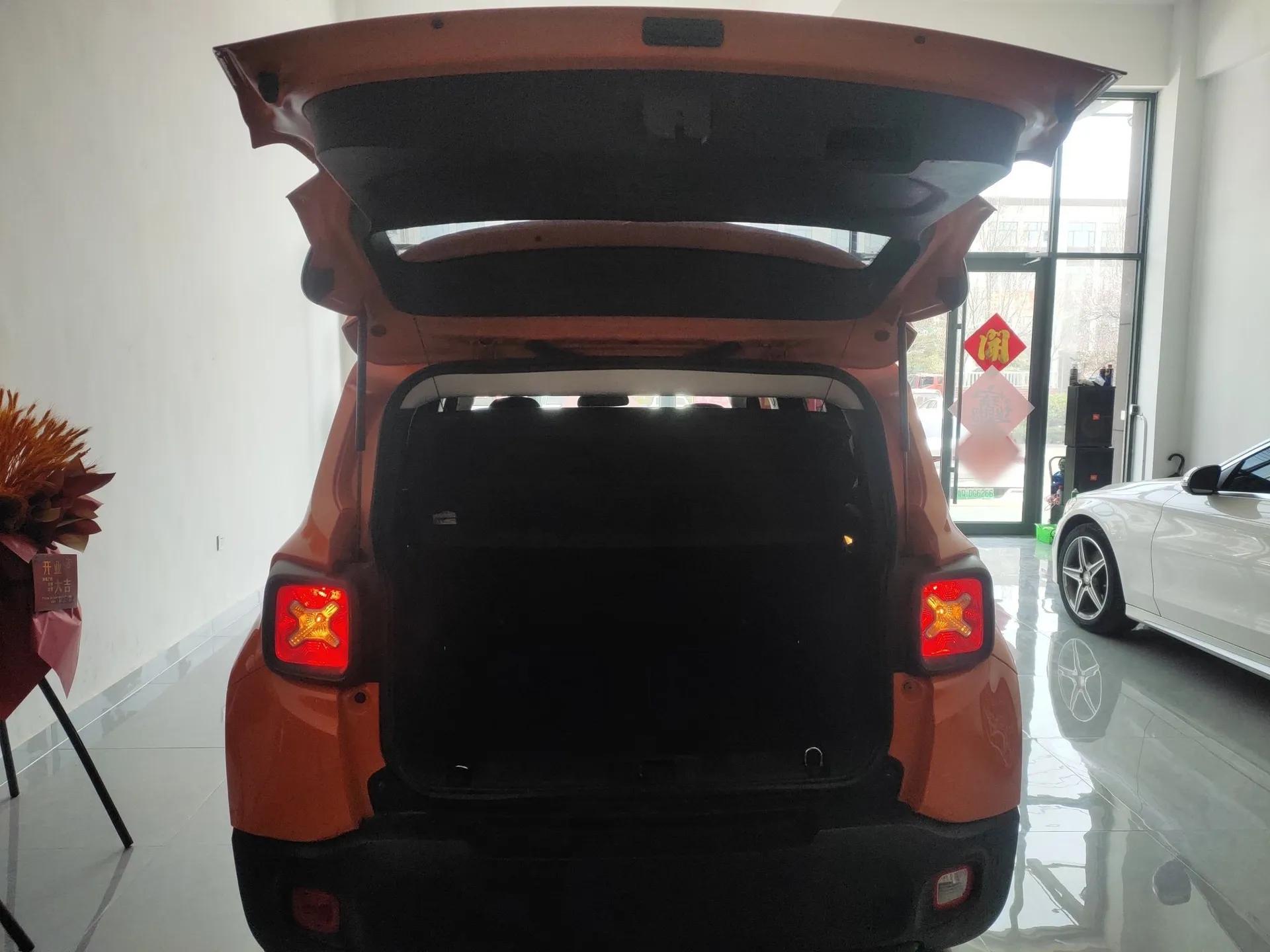 Jeep Renegade 2018 Connected Large Screen Version 180T Automatic Jingneng Version — миниатюра 22
