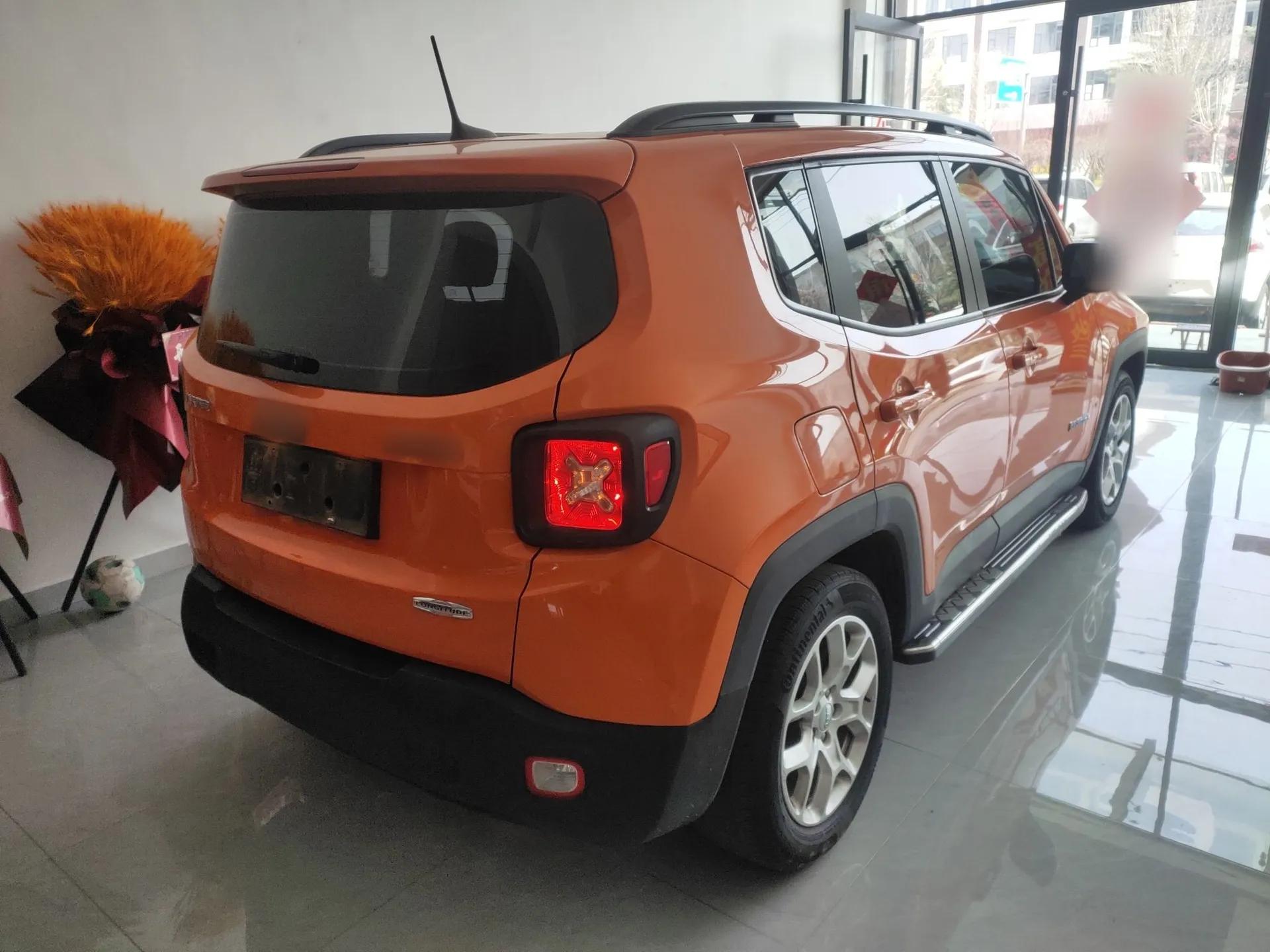 Jeep Renegade 2018 Connected Large Screen Version 180T Automatic Jingneng Version — миниатюра 6