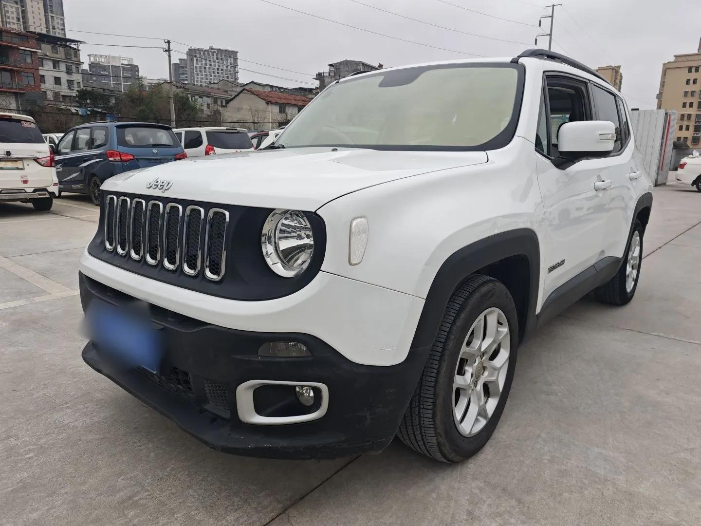 Jeep Renegade 2017 180T Automatic High-Energy Version — миниатюра 1