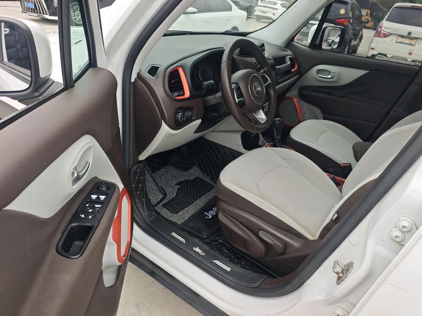 Jeep Renegade 2017 180T Automatic High-Energy Version — миниатюра 19