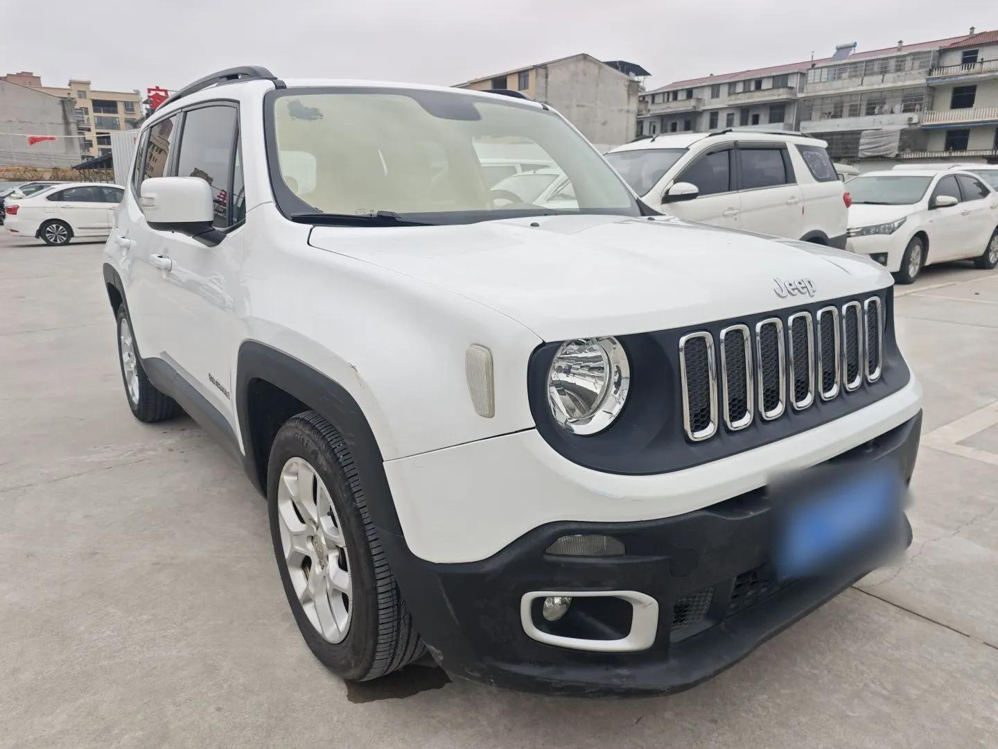 Jeep Renegade 2017 180T Automatic High-Energy Version — миниатюра 3