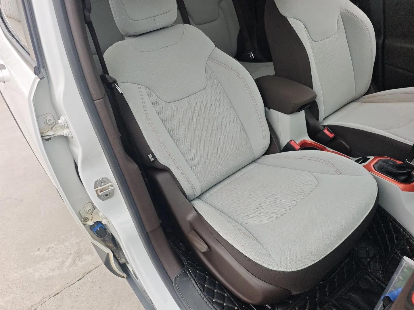 Jeep Renegade 2017 180T Automatic High-Energy Version — миниатюра 23