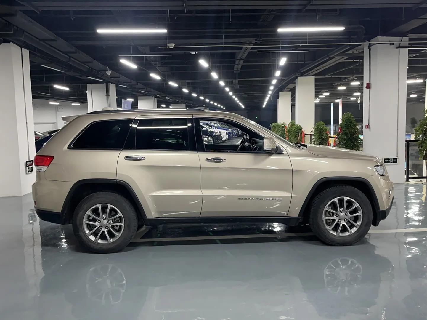 Jeep Grand Cherokee 2014 3.0L Comfort Navigation Edition — миниатюра 3