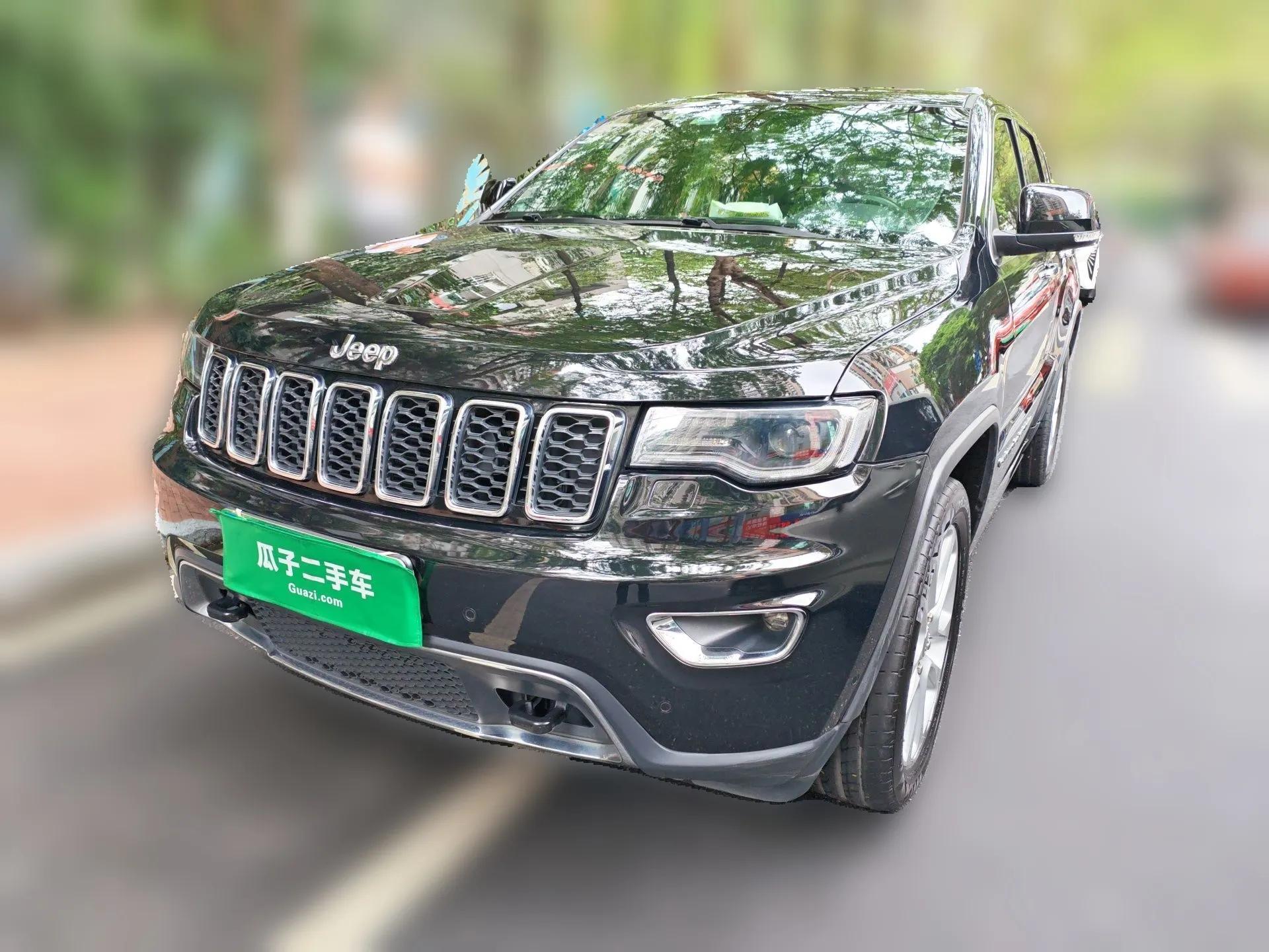 Jeep Grand Cherokee 2016 3.0L Comfort Navigation Edition — миниатюра 1