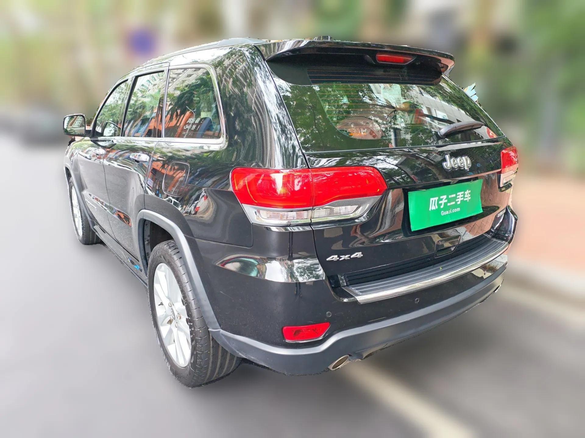 Jeep Grand Cherokee 2016 3.0L Comfort Navigation Edition — миниатюра 4