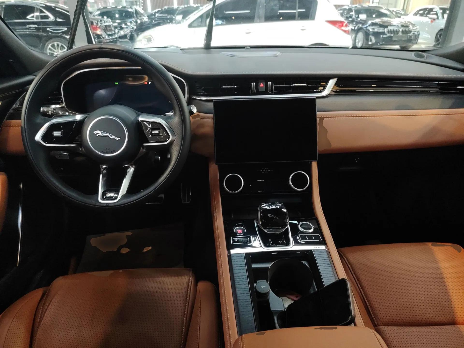 Jaguar XFL 2024 2.0T P300 Four-Wheel Drive Flagship Sport Gold Edition — миниатюра 13