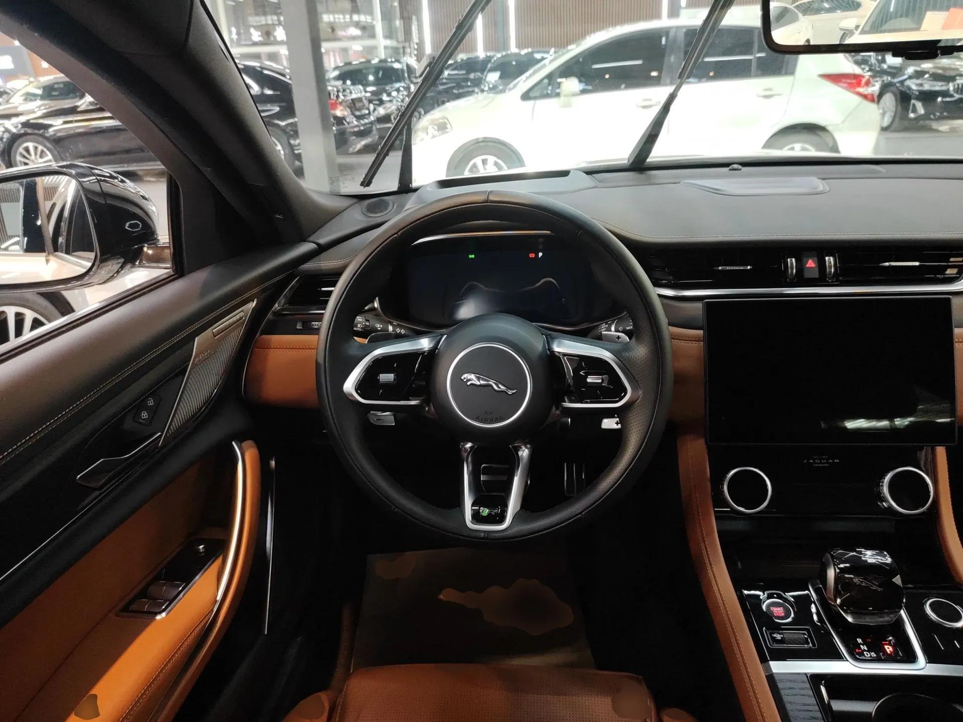 Jaguar XFL 2024 2.0T P300 Four-Wheel Drive Flagship Sport Gold Edition — миниатюра 14