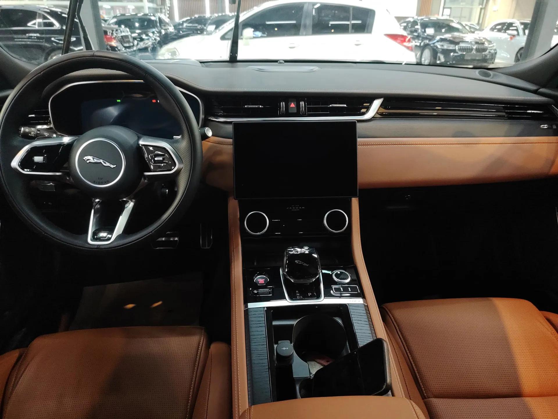 Jaguar XFL 2024 2.0T P300 Four-Wheel Drive Flagship Sport Gold Edition — миниатюра 17