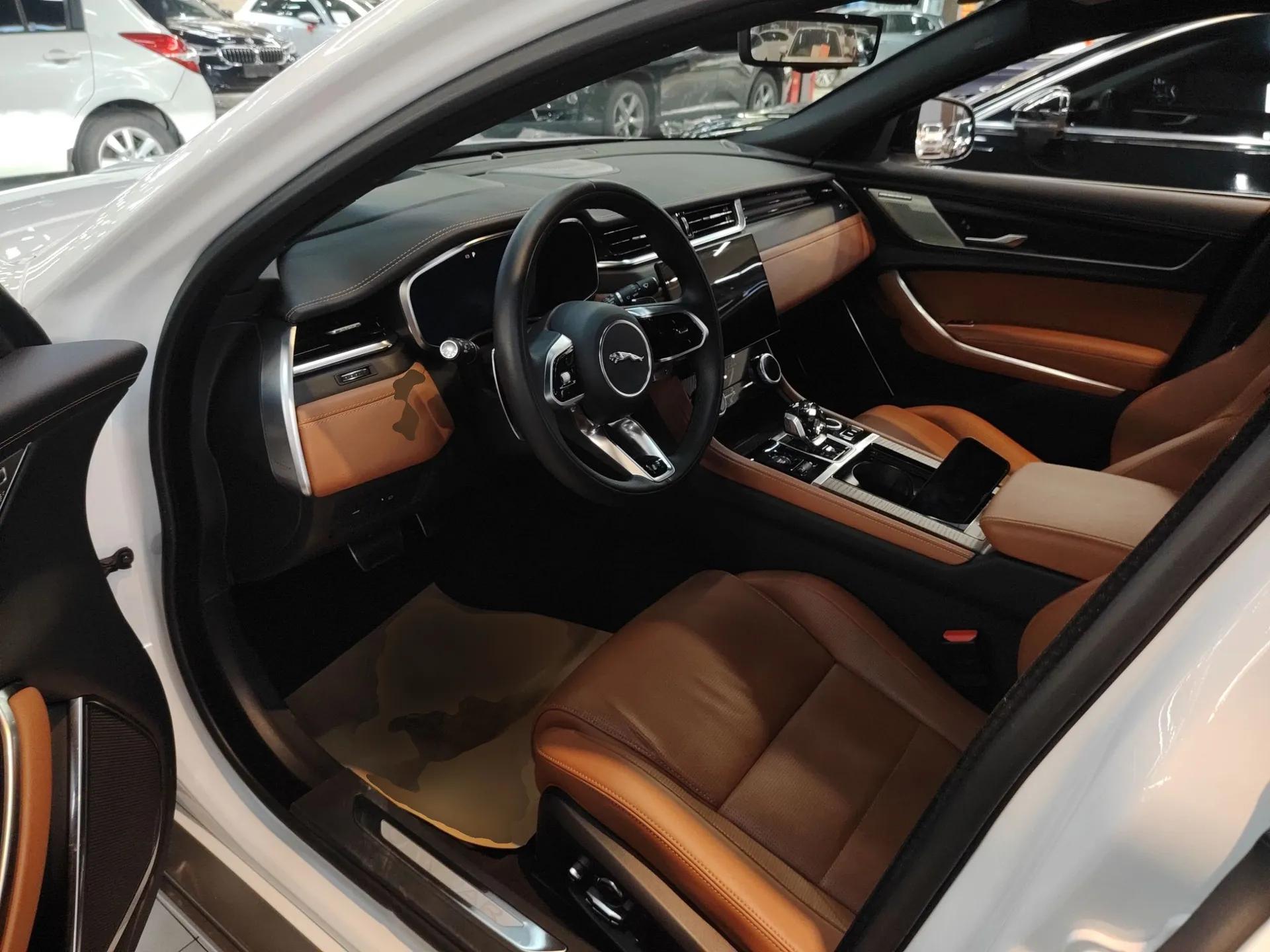 Jaguar XFL 2024 2.0T P300 Four-Wheel Drive Flagship Sport Gold Edition — миниатюра 19