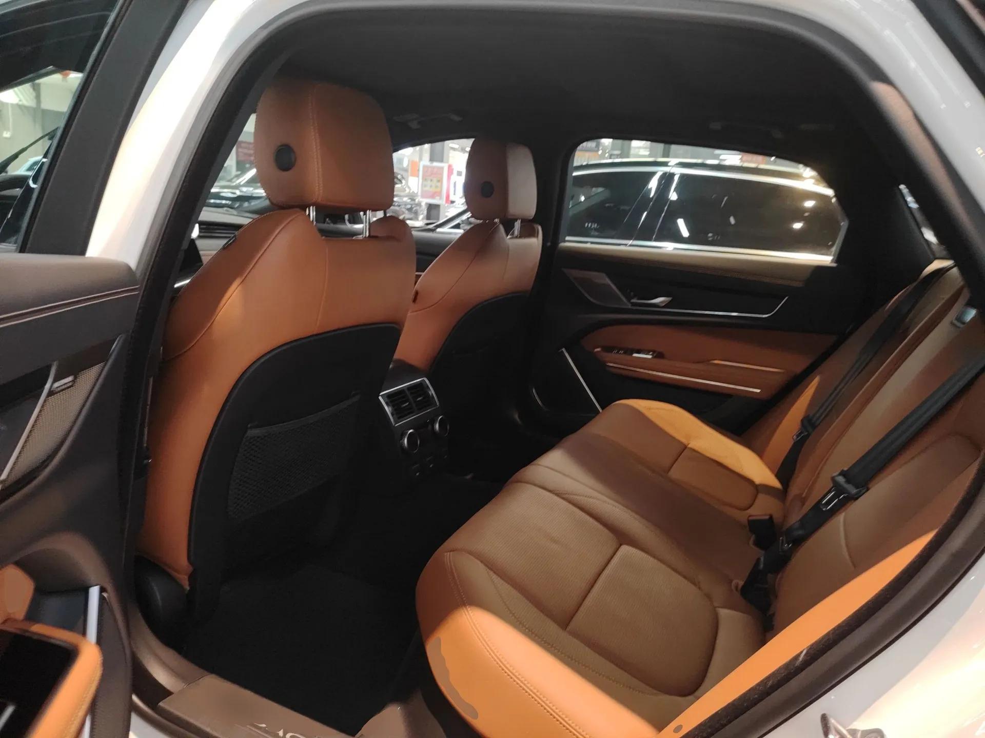 Jaguar XFL 2024 2.0T P300 Four-Wheel Drive Flagship Sport Gold Edition — миниатюра 20