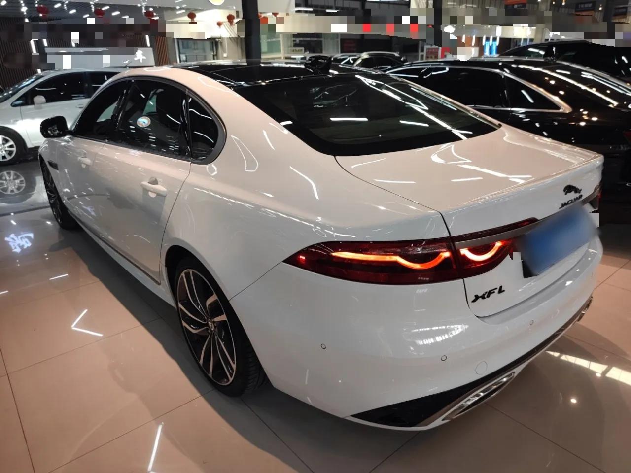 Jaguar XFL 2024 2.0T P300 Four-Wheel Drive Flagship Sport Gold Edition — миниатюра 4