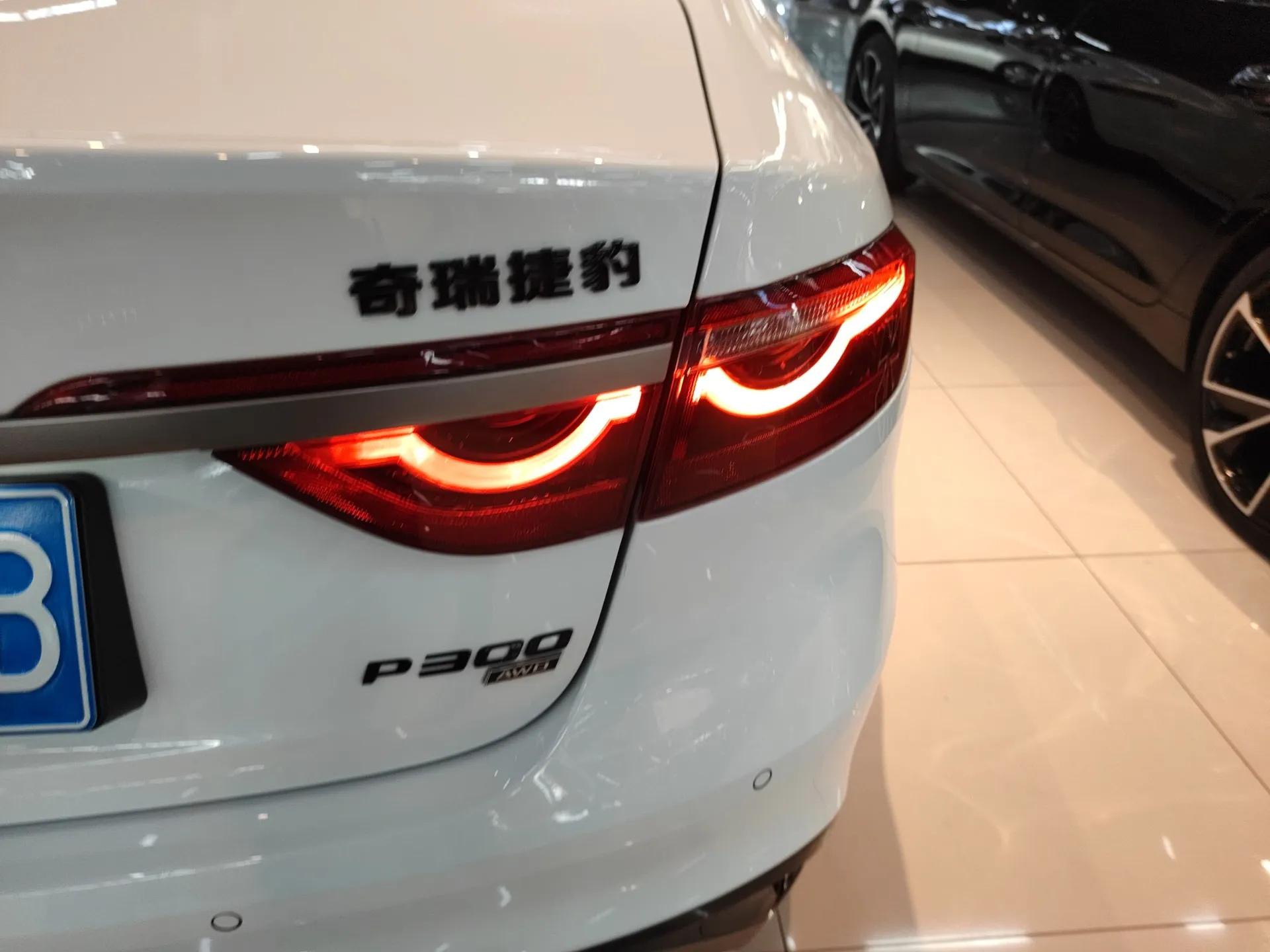 Jaguar XFL 2024 2.0T P300 Four-Wheel Drive Flagship Sport Gold Edition — миниатюра 7