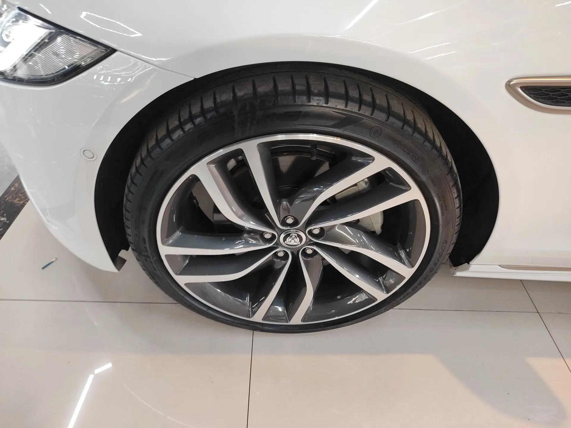 Jaguar XFL 2024 2.0T P300 Four-Wheel Drive Flagship Sport Gold Edition — миниатюра 8