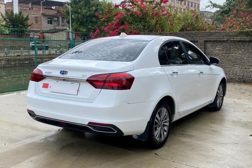Geely Auto Emgrand 2018 1.5L CVT Upward Connect Edition — миниатюра 3