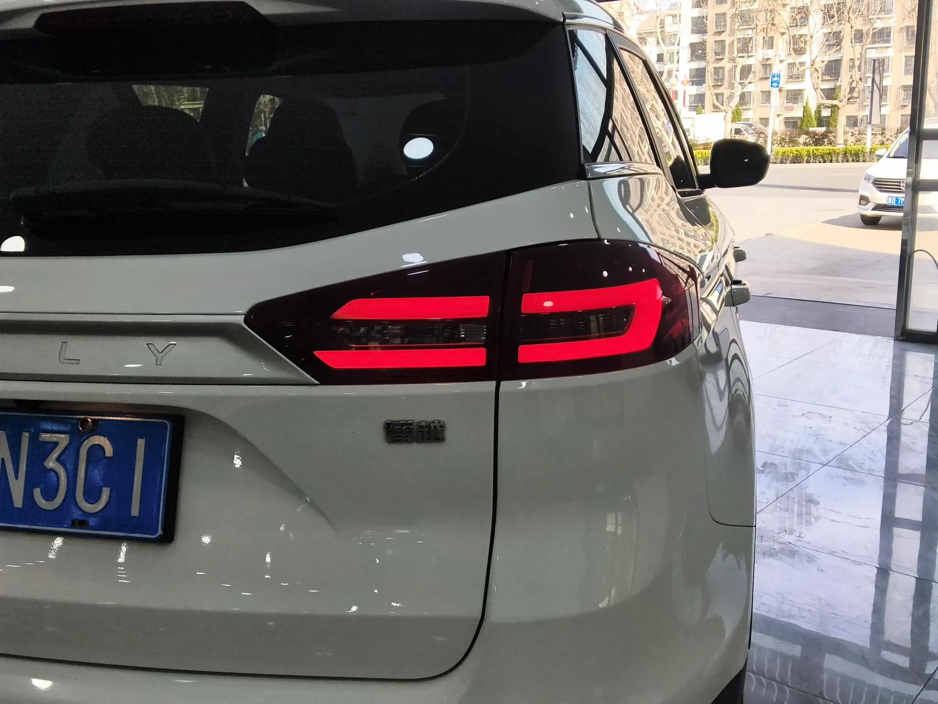 Geely Auto Emgrand X7 Sport 2021 Million Edition 1.8TD DCT Two-Wheel Drive Luxury Model — миниатюра 8