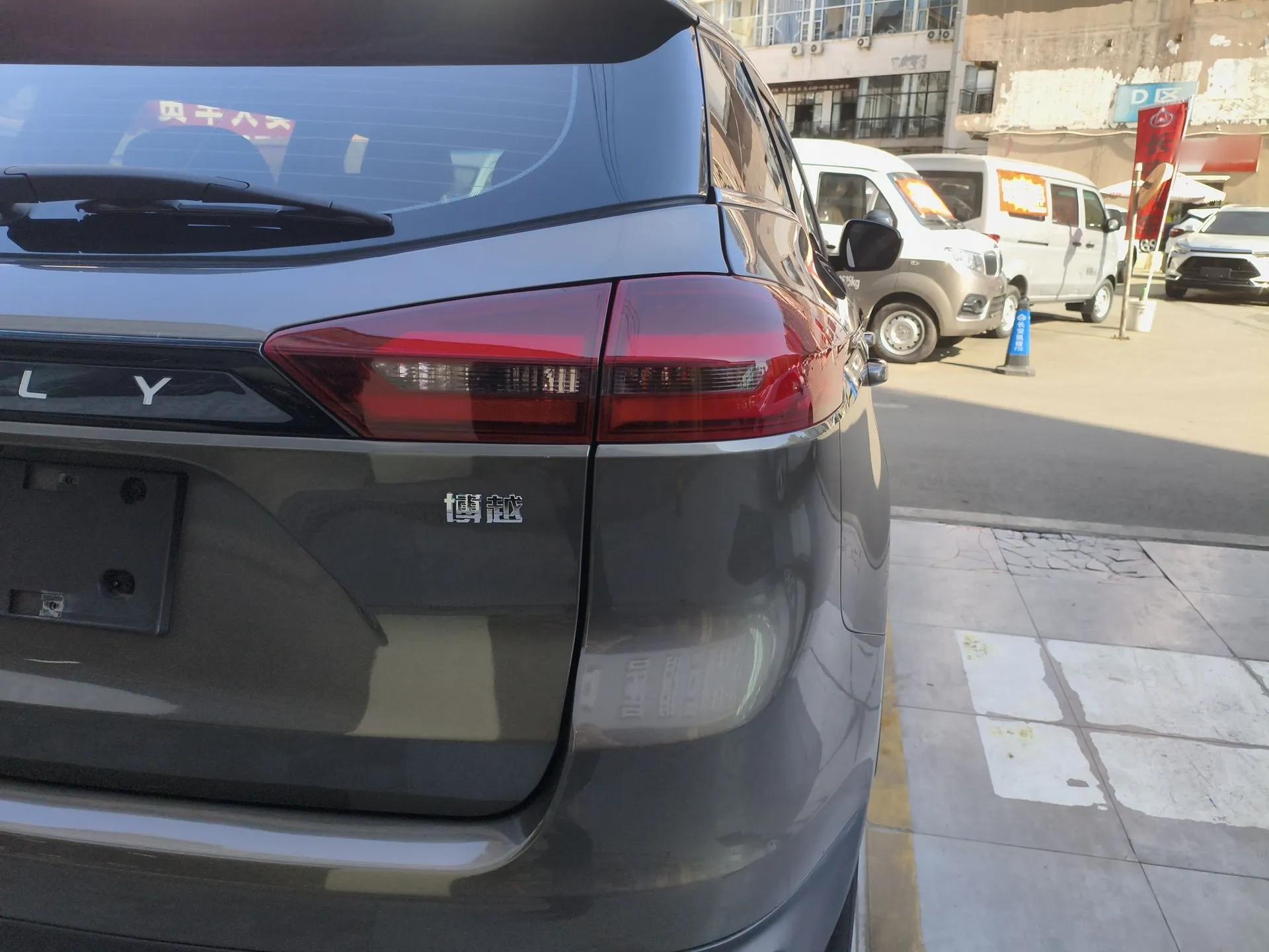 Geely Auto Emgrand X7 Sport 2022 1.8TD DCT Zhiya Trim — миниатюра 8