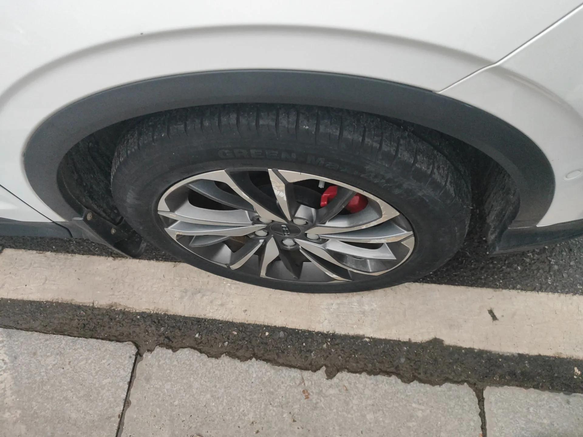 Geely Auto Coolray 2019 Sport Model 260T DCT Battle China V Standard — миниатюра 8