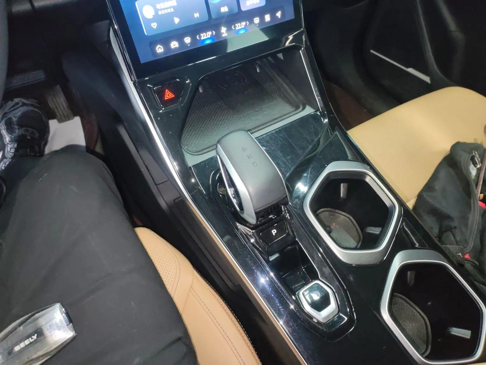 Geely Auto FX11 2023 1.5TD DCT Prestige Edition — миниатюра 17