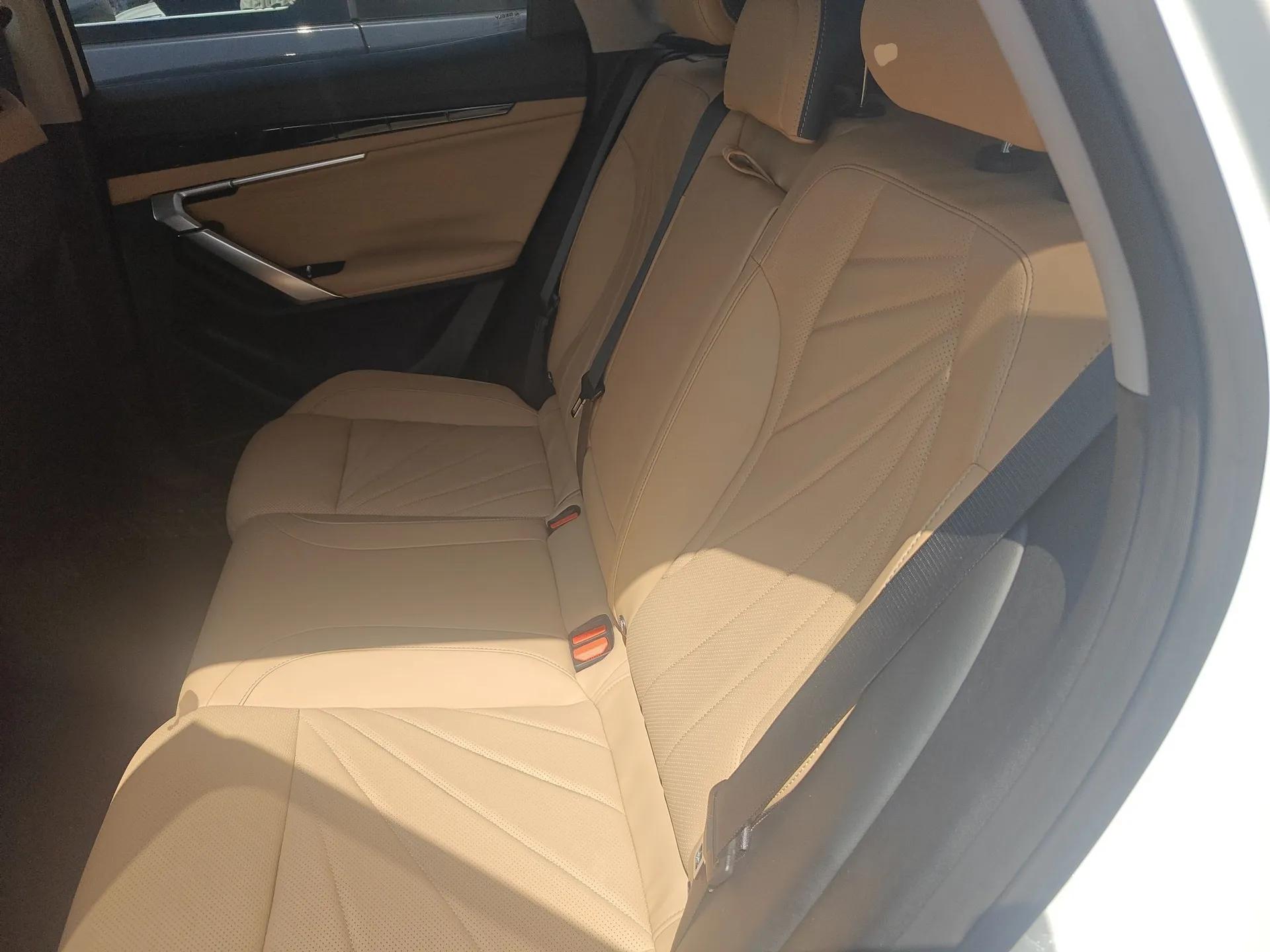 Geely Auto FX11 2023 1.5TD DCT Prestige Edition — миниатюра 19