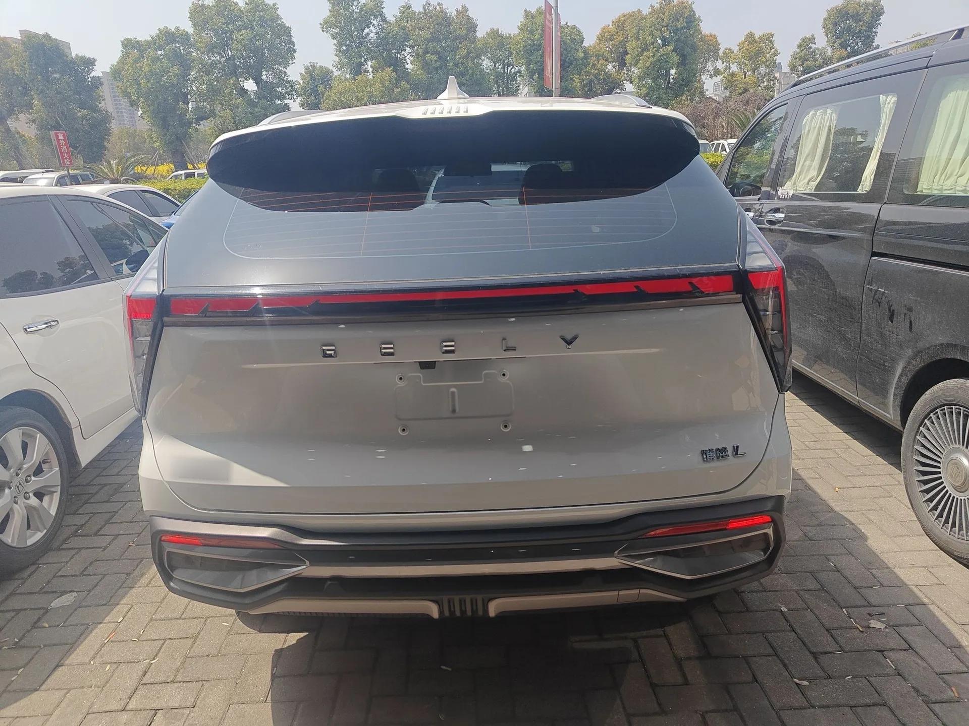 Geely Auto FX11 2023 1.5TD DCT Prestige Edition — миниатюра 3