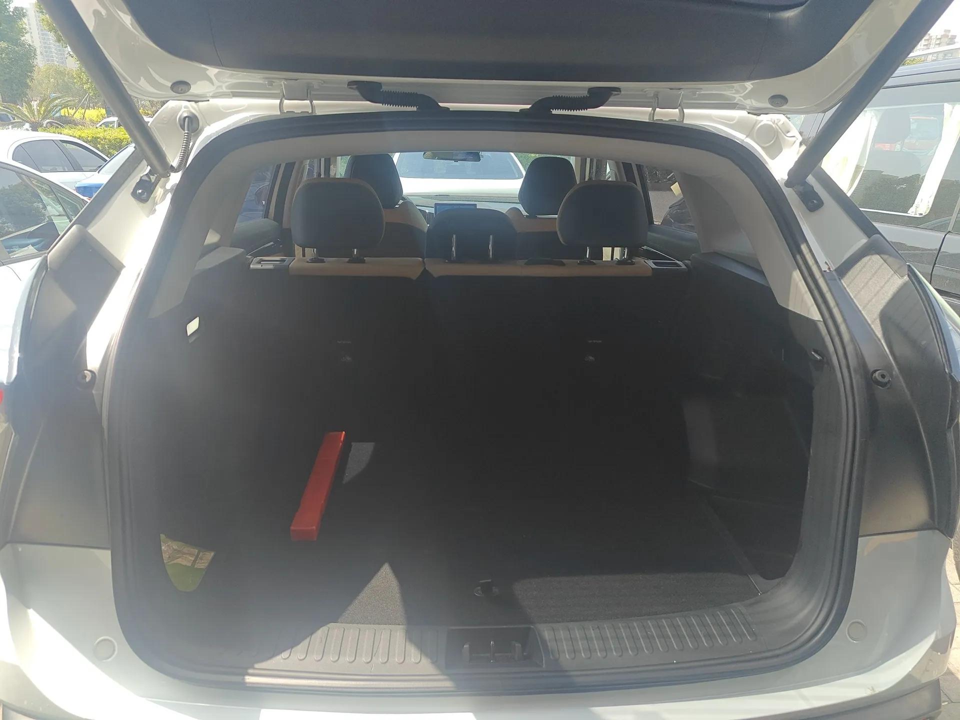Geely Auto FX11 2023 1.5TD DCT Prestige Edition — миниатюра 21