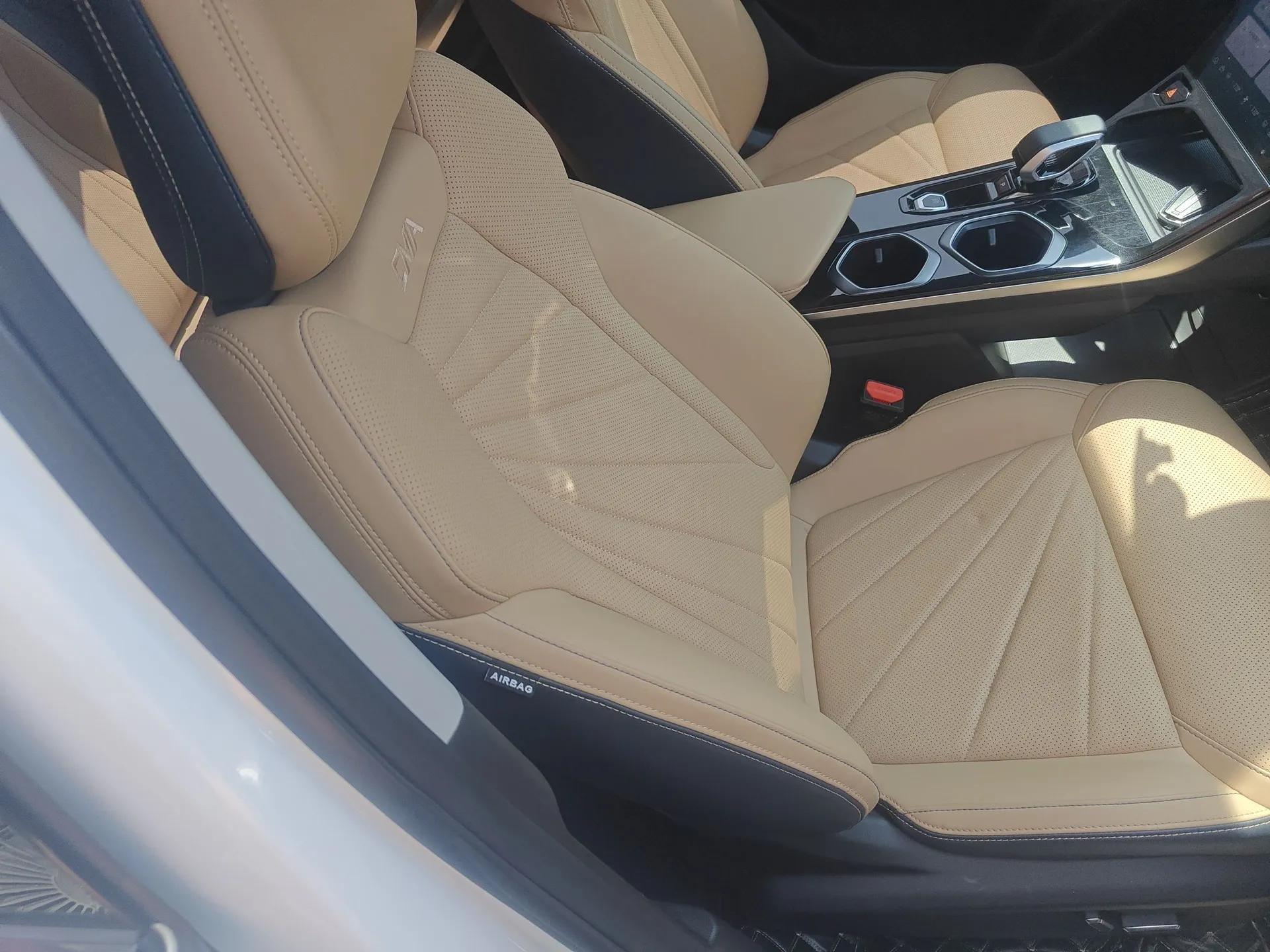 Geely Auto FX11 2023 1.5TD DCT Prestige Edition — миниатюра 23