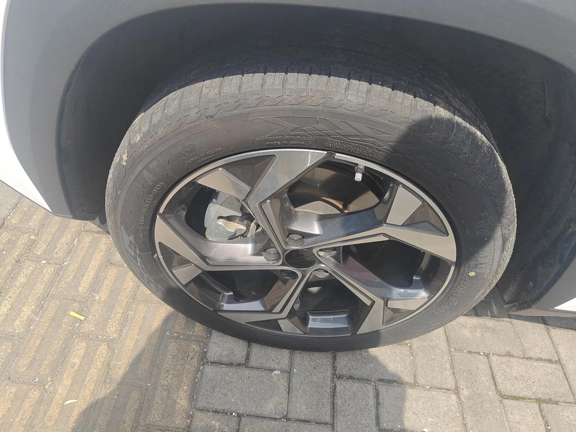 Geely Auto FX11 2023 1.5TD DCT Prestige Edition — миниатюра 9