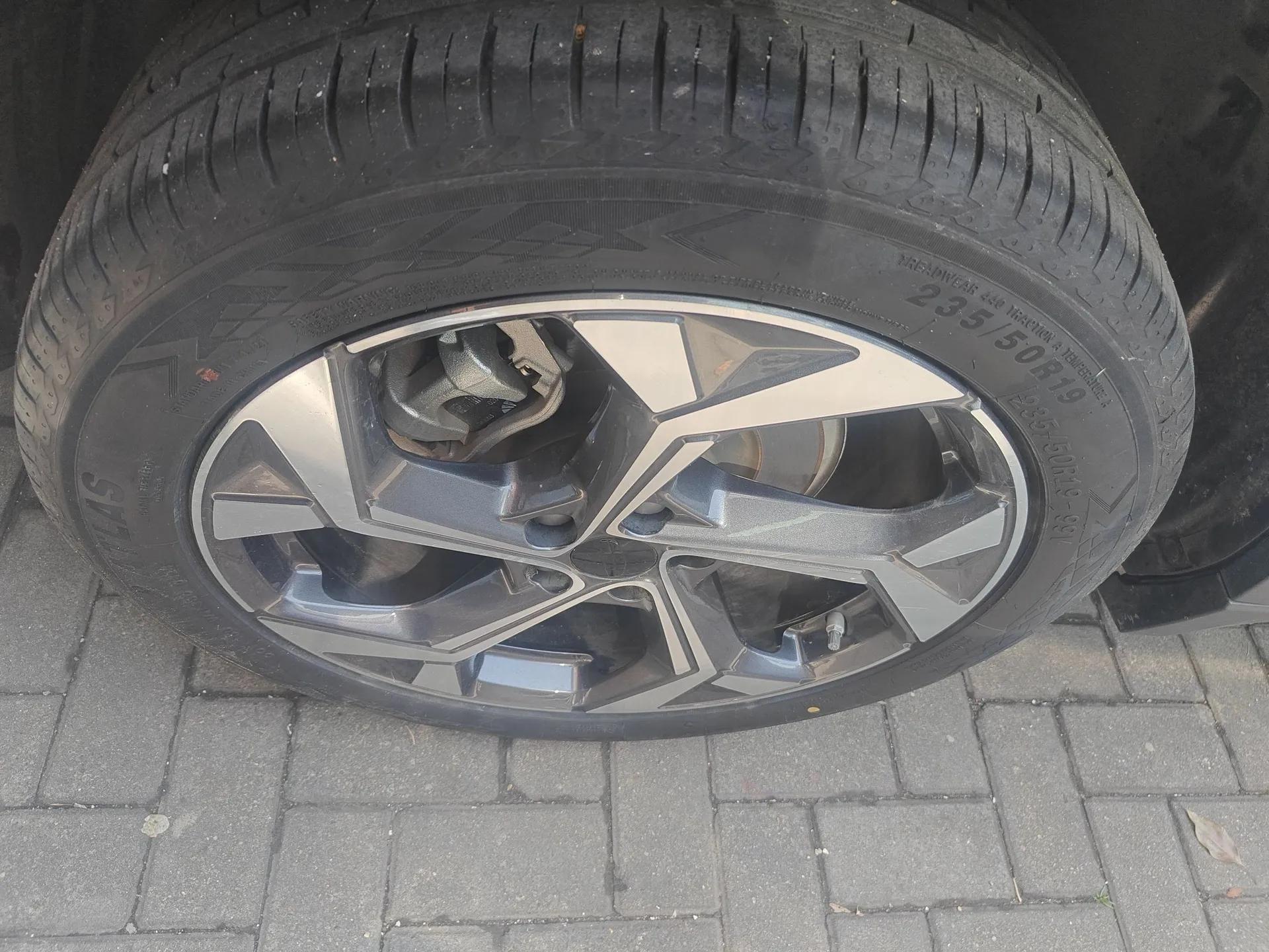 Geely Auto FX11 2023 1.5TD DCT Prestige Edition — миниатюра 10