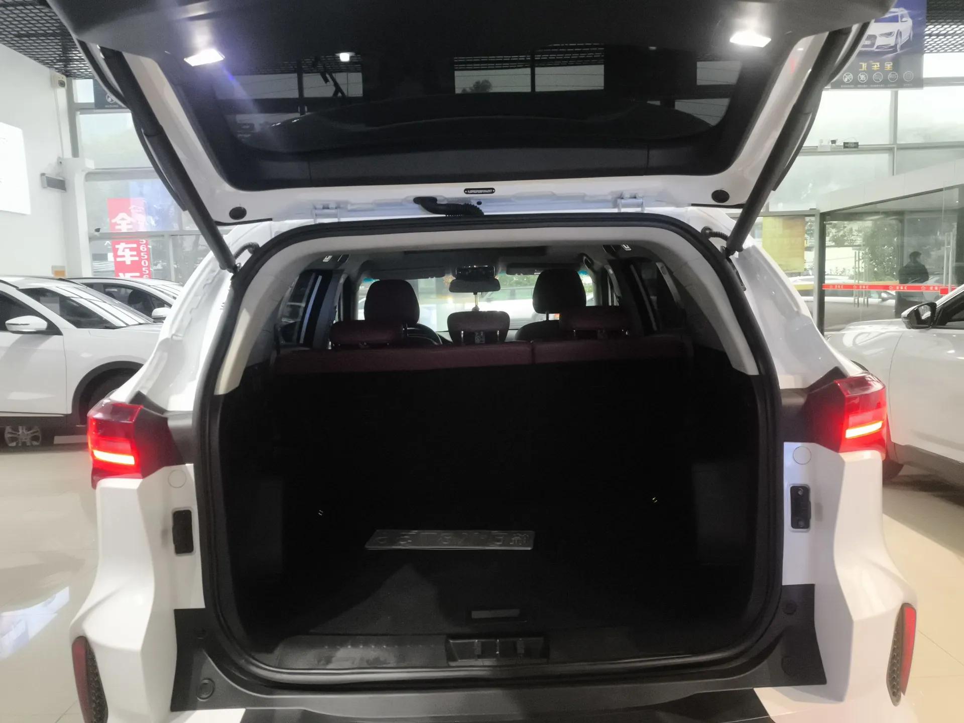JETOUR X70 2024 1.5T DCT Glory PRO 5-Seater — миниатюра 22