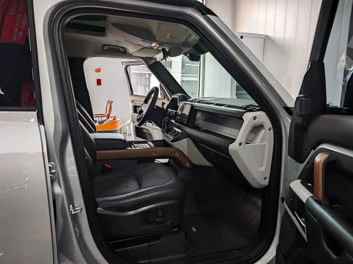 2022 Land Rover Defender 110 P400 Dark Edition — миниатюра 12