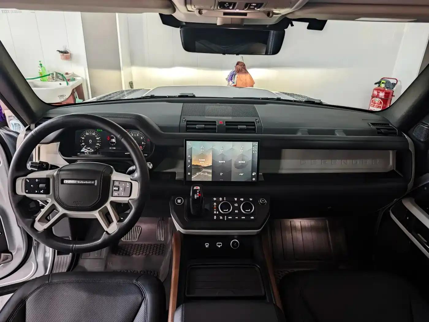 2022 Land Rover Defender 110 P400 Dark Edition — миниатюра 13
