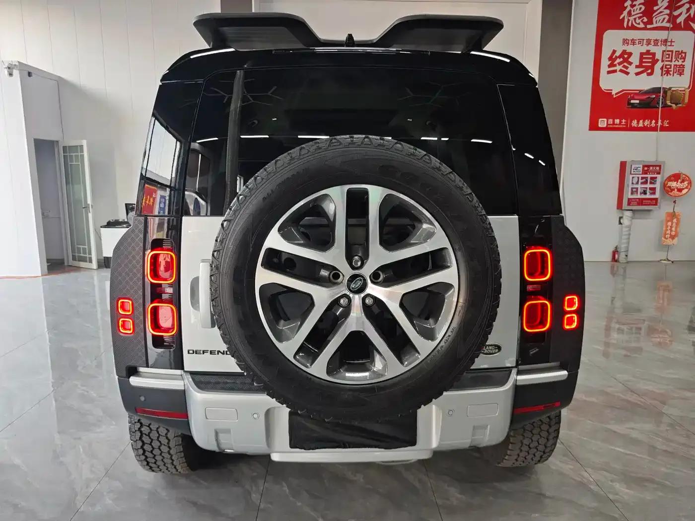 2022 Land Rover Defender 110 P400 Dark Edition — миниатюра 6
