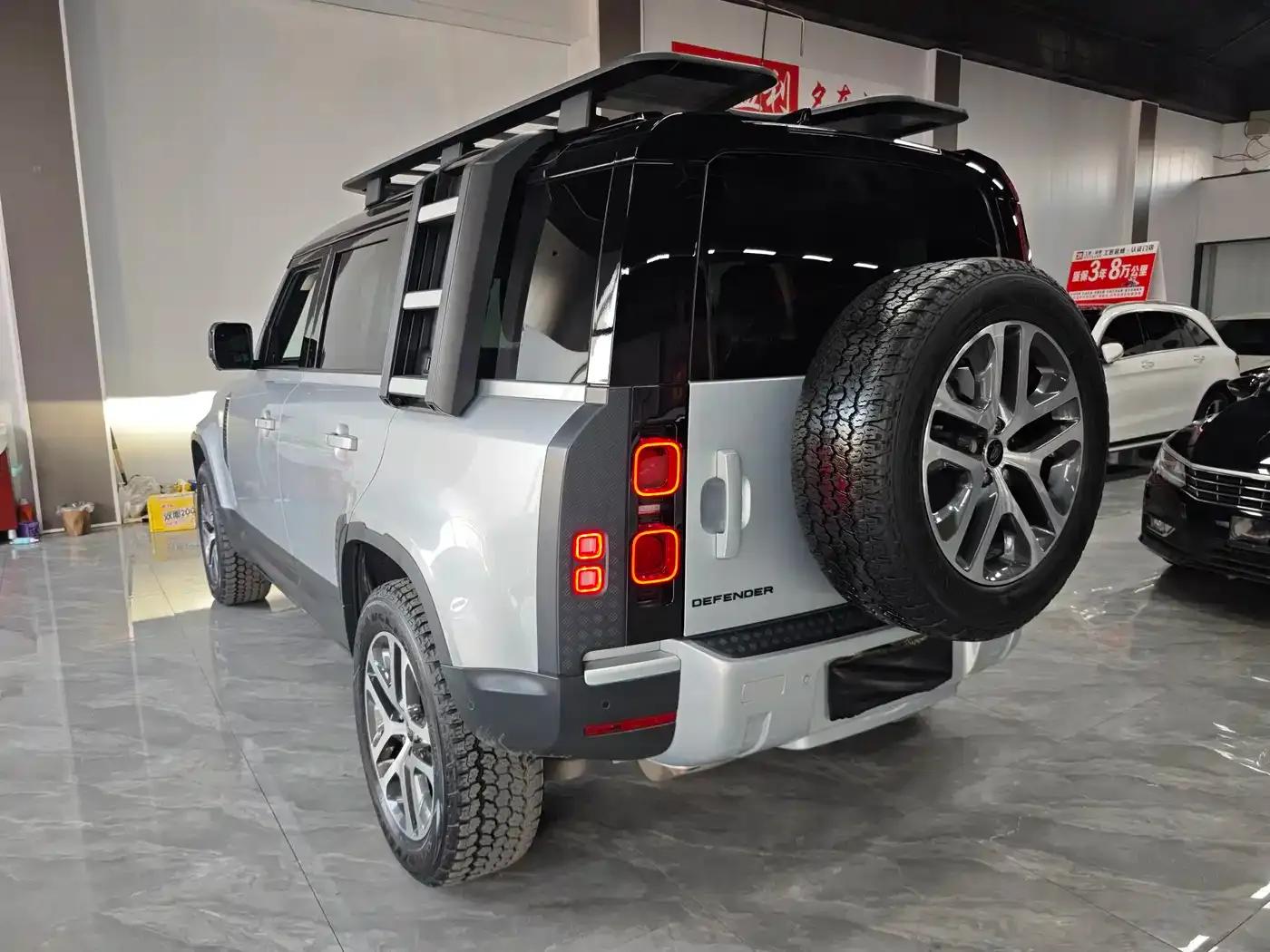 2022 Land Rover Defender 110 P400 Dark Edition — миниатюра 7