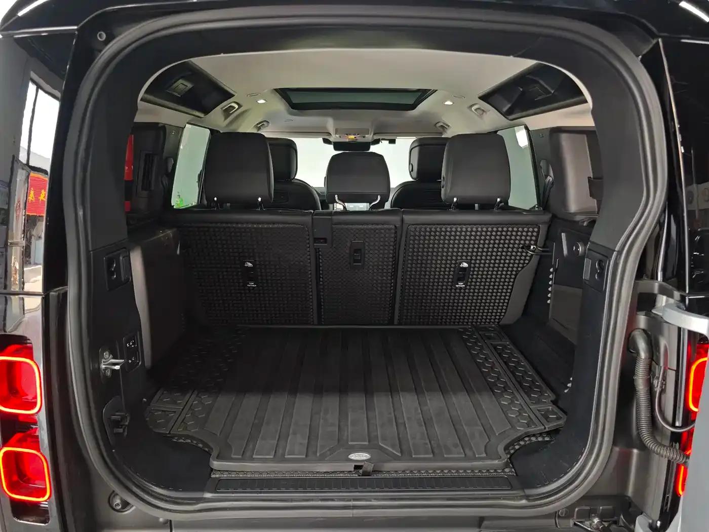 2022 Land Rover Defender 110 P400 Dark Edition — миниатюра 8