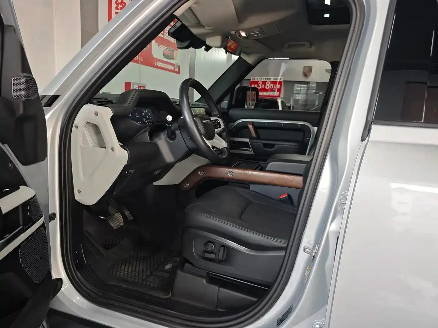 2022 Land Rover Defender 110 P400 Dark Edition — миниатюра 9