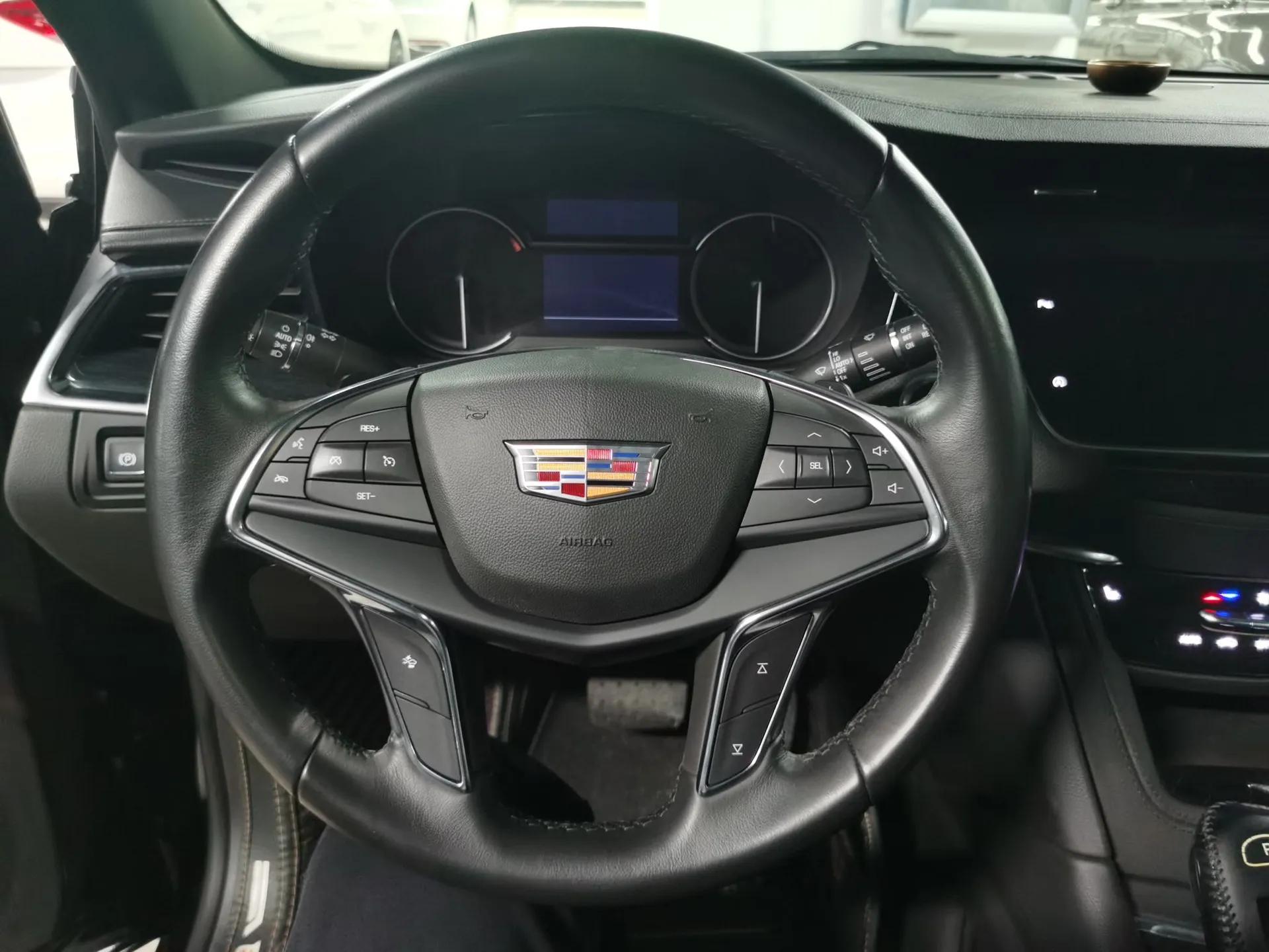 Cadillac XT5 2021 28T Luxury Model — миниатюра 8